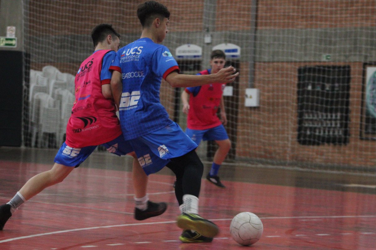 apafutoficial's tweet photo. A categoria sub 16 da Apa realizou hoje a tarde uma sessão de treinamento voltada para sua estreia frente a Escola de Futebol Furacão. O jogo que ocorrerá no domingo valerá pela primeira rodada da Copa Altos da Serra. https://t.co/R3ZIef7u9k