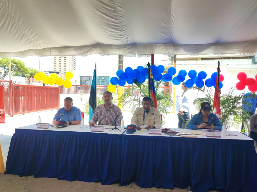 Minhvi_Oficial's tweet photo. #HOY || Desde la sede de @corpozulia, el Min. @IMVillarroel1 lideró la reunión del #OSNVH N° 15, donde instaló el Estado Mayor de Viviendas, para afianzar la ejecutoria de viviendas, conformación de AVV y CTU en los diferentes municipios del edo. #Zulia #LaSiembraPetrolera https://t.co/BtvwMem2xi