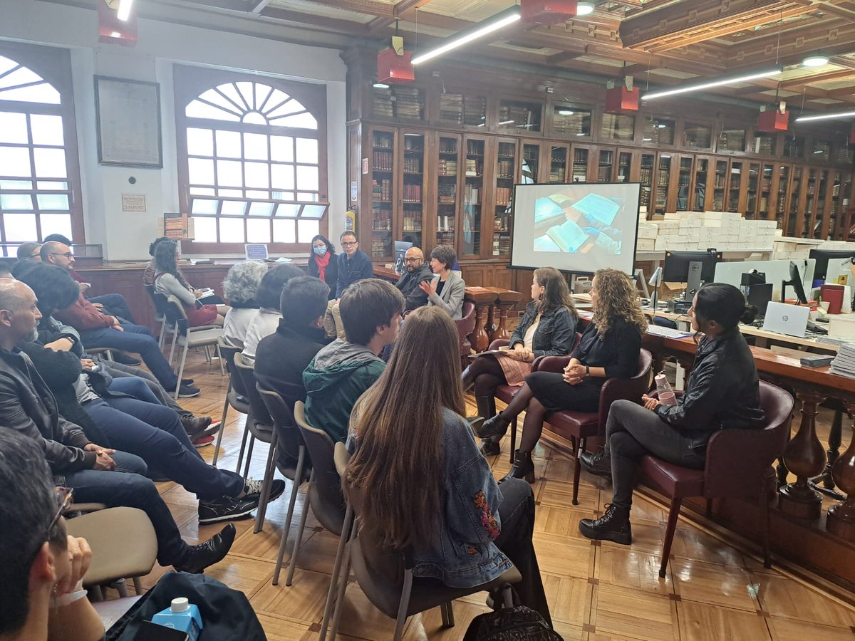 ArchivoHUR's tweet photo. #HoyEnElArchivo Conversamos sobre la exposición El arte de la imprenta, desarrollada por el Archivo, el @Museo_UR y el LEAP @Uniandes. Libros incunables, educación, gestión de colecciones y patrimonio fueron los temas principales. #archivo #libro #patrimonio https://t.co/G1OBZTtOKL