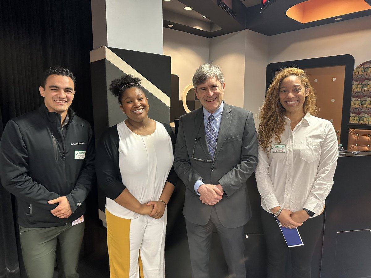 M3 students Alex Fuentes, Maurielle Artis, and Elyse Taylor attended the Paul Sternberg Sr Lectureship at @VUMCEye. Dr. Van Gelder gave a fascinating presentation!