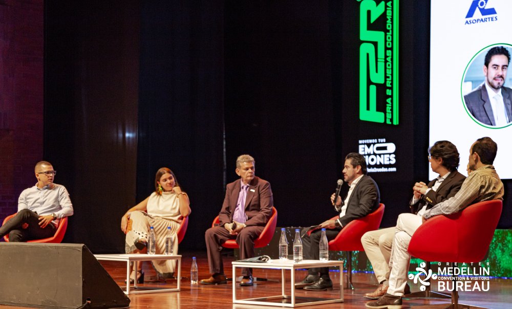 BureauMedellin's tweet photo. La @feria2ruedas se ha constituido a través de los años como un evento, que no sólo impacta el sector automotor, pues por su proyección a nivel nacional e internacional genera una derrama económica importante para la ciudad. El evento más importante de la moto en América. https://t.co/pIK24IARJ1