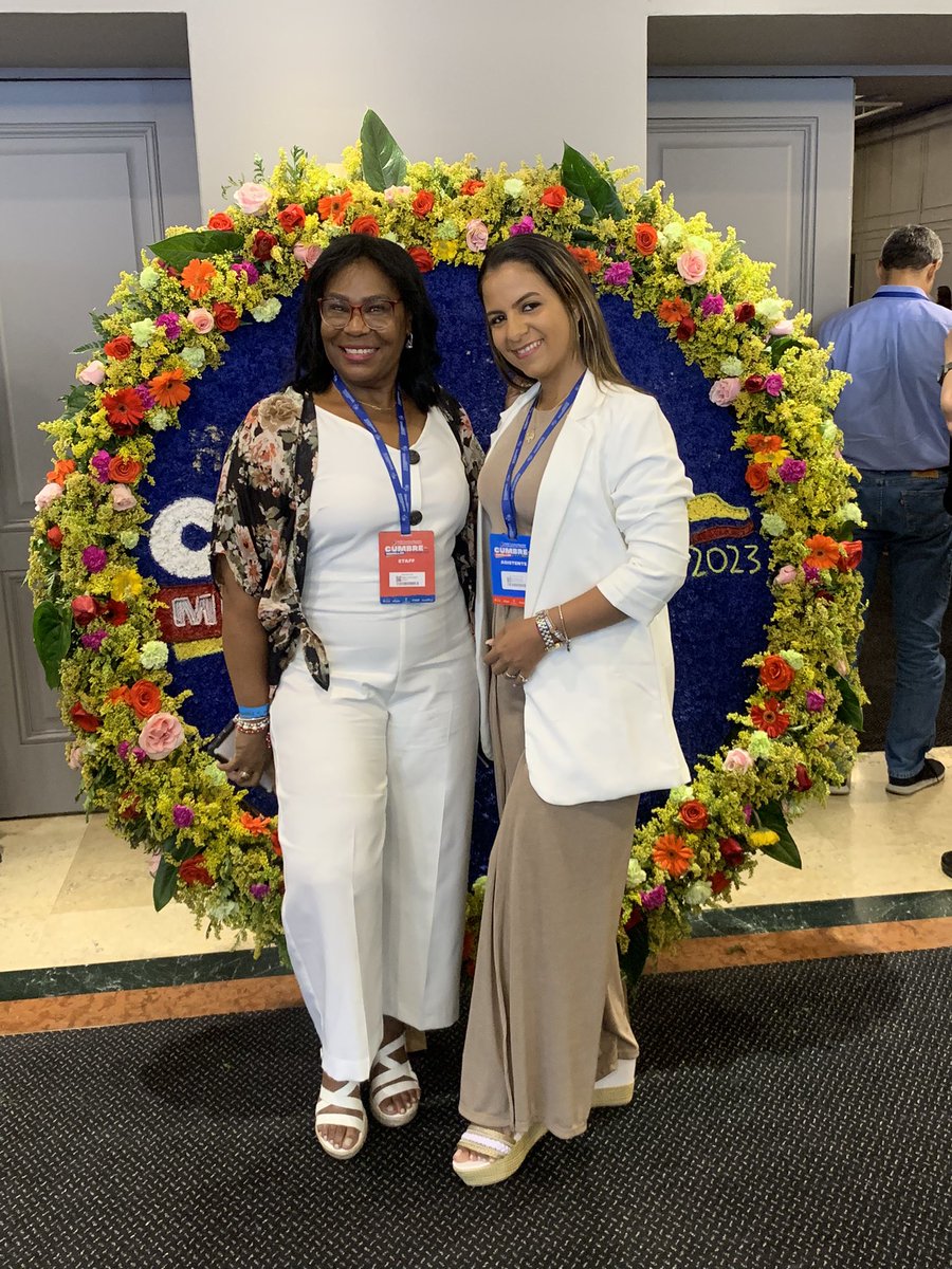 lizifelix03's tweet photo. 2 día de participación en la XVIII Cumbre Mundial de Comunicación Política-Medellín , adquiriendo conocimiento y llevándome una experiencia con personas súper interesantes y con un grandes conocimientos políticos 🙌

@CumbreCP @nidiapaulinov @ElicFernandez 

#CumbreMedellin https://t.co/zlF6IKQAgX