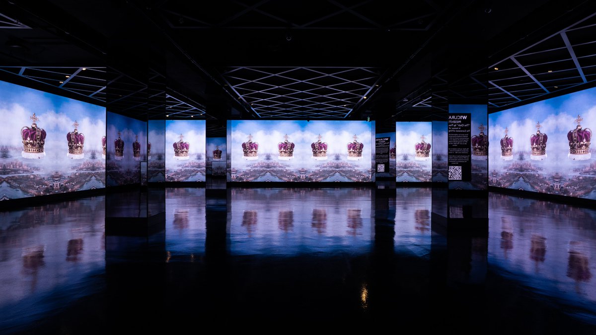 trevorjonesart's tweet photo. This looks incredible! @W1curates lighting up Oxford St., London with the NFT artwork 'The Oath' celebrating the King's #Coronation. Claim your free edition of the NFT here 👇

👑  https://t.co/n0uEBYTnAd

In partnership with @EveningStandard &amp; @ApolloNft 

#CoronationWeekend https://t.co/w0hWHDhkqm