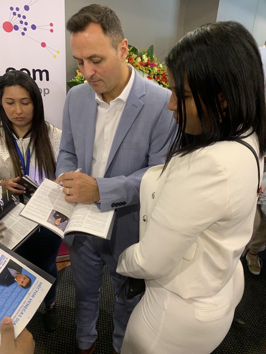BianDiplomacy's tweet photo. Muy grata experiencia al compartir con @divoskus una persona muy humilde y con mucha iniciativa al compartir sus conocimientos y experiencias políticas @PolitologosD @CumbreCP https://t.co/iCTg5OvrLK