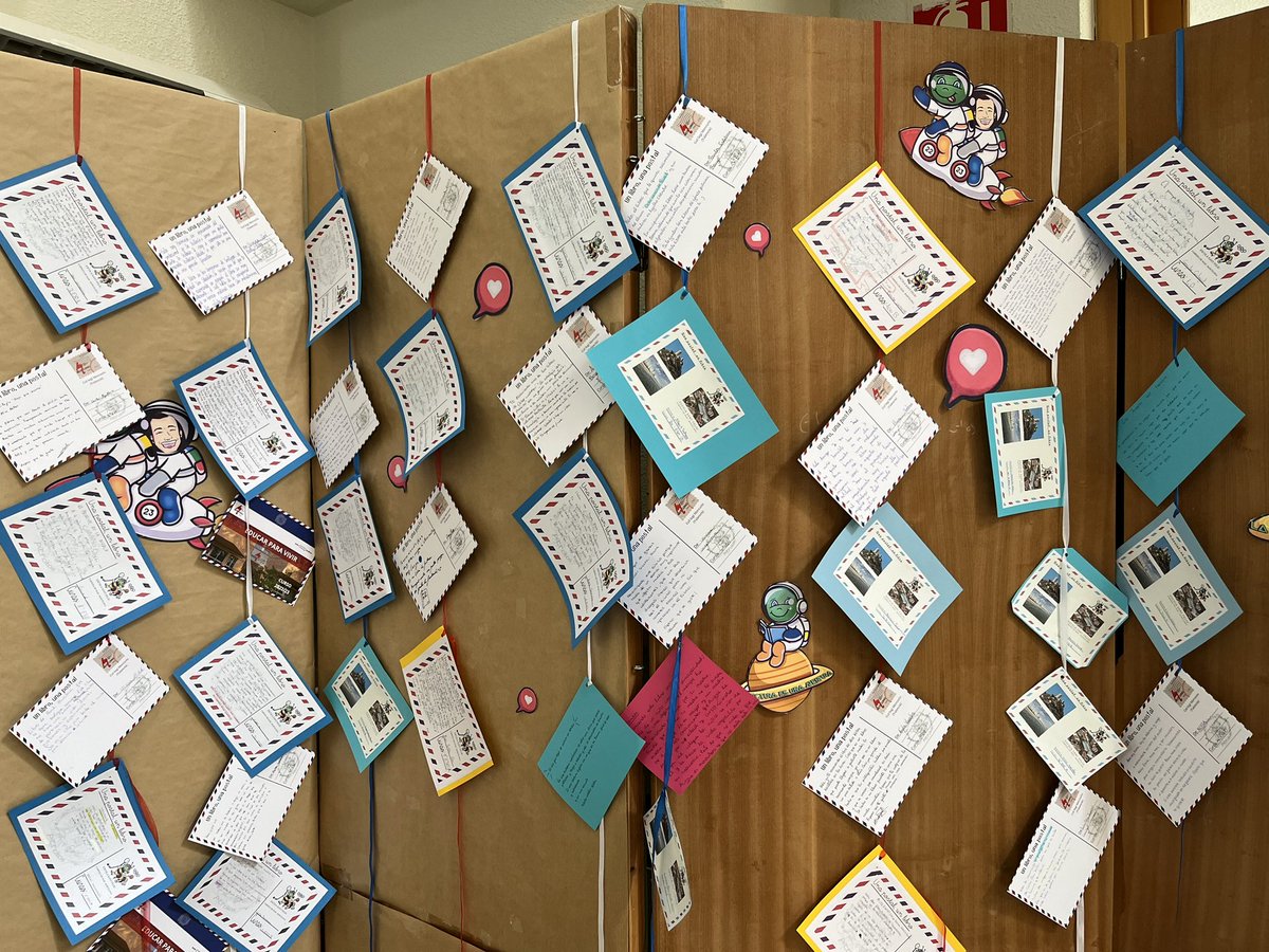 Estamos muy contentos por haber recibido tantas postales de otros centros participantes en el <a href="/piEFcitosCaMiNo/">CaMiNoDepiEFcitos</a> pertenecientes a la actividad: “Una postal, un libro”.