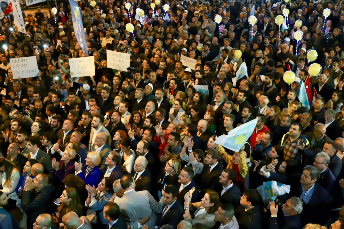 iyiparti's tweet photo. Genel Başkanımız Sayın @meral_aksener,

İstanbul İl Başkanlığımızın 2. Bölge Seçim Koordinasyon Merkezi açılışındaydı.

İstanbul'umuz için hayırlı, uğurlu olsun!

Emin olun, 14 Mayıs'ta;

İstanbul Tarih Yazacak! ☀️ https://t.co/4aTl32Xowy