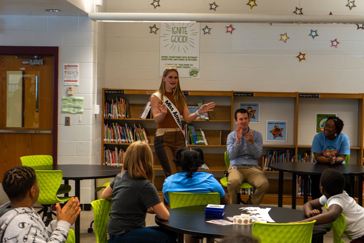 JCPSKY's tweet photo. 👑 SPECIAL GUESTS | @BreckFrankES had some special guests today!

@MissAmerica, @MissAmericaKY, and other Miss America Organization titleholders spoke to the kids on how to use their superpowers. #WeAreJCPS https://t.co/1k4SrVtaDT