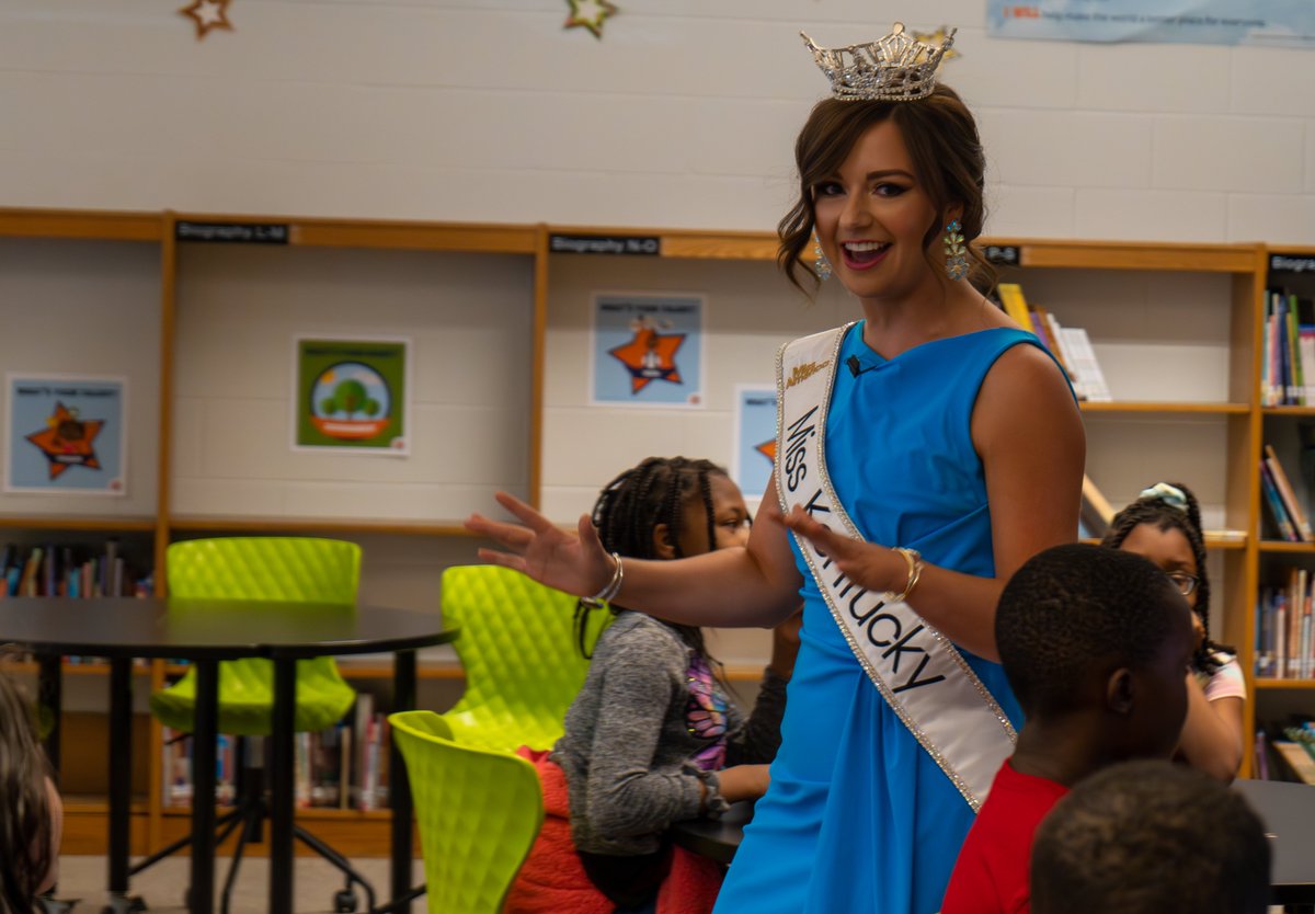 JCPSKY's tweet photo. 👑 SPECIAL GUESTS | @BreckFrankES had some special guests today!

@MissAmerica, @MissAmericaKY, and other Miss America Organization titleholders spoke to the kids on how to use their superpowers. #WeAreJCPS https://t.co/1k4SrVtaDT