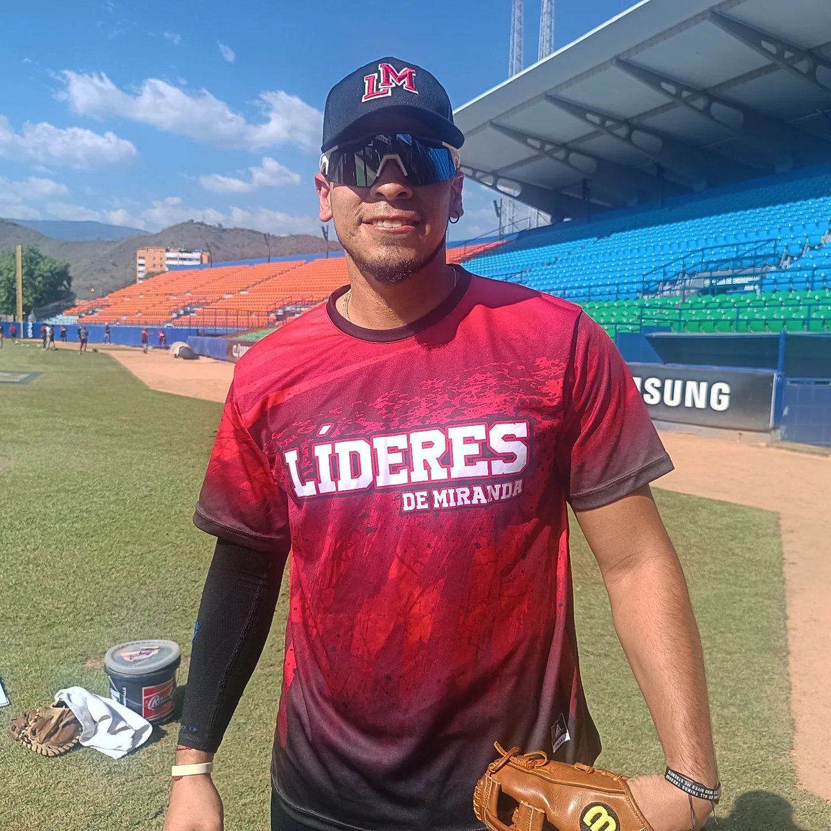 Lideres_BBC's tweet photo. ¡El MVP ya está aquí! 🔥
Edgardo Fermín se unió al equipo esta tarde en el Estadio José Pérez Colmenares de Maracay.
¡Bienvenido! 💪🔝
#SomosLideres #VamosTropa #LMBP https://t.co/V5bTPejn7C