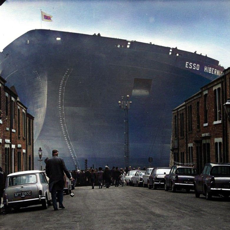 Esso Hibernia tanker under construction, in Wallsend, 1970. #tyneandwear #northernengland #wallsend #oiltanker #seventies #essohibernia