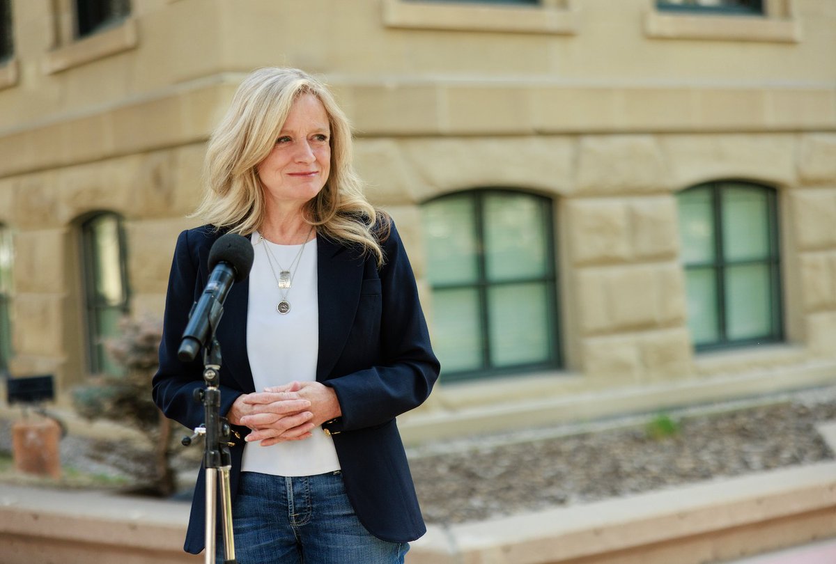 RachelNotley's tweet photo. I love Alberta. And I put my trust in Albertans.

Today, I’m asking you to trust me.

And if you do, I promise  I will work everyday to earn and maintain your trust. https://t.co/AO19KANSR0