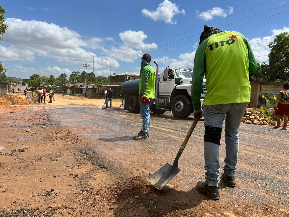 Hoy junto a nuestro alcalde <a href="/OviedoPSUV/">Tito Oviedo</a> recorrimos la comunidad del Pao, en Pozo Verde, donde seguiremos trabajando para dignificar a nuestra gente.  Todo un gran equipo desplegado para seguir garantizando servicios de primera a los vecinos.