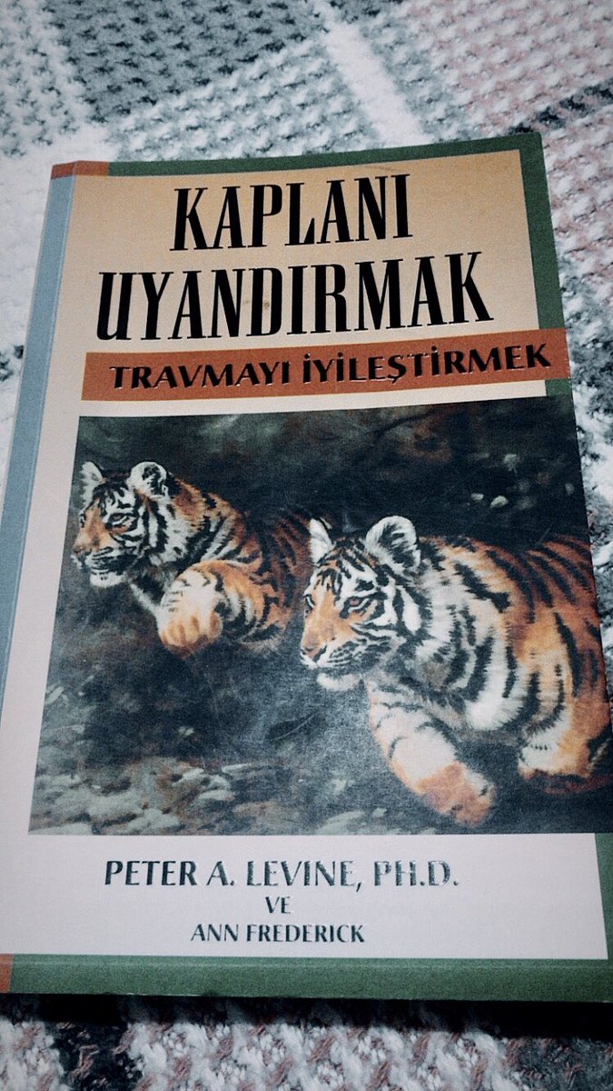 “Hepimizin hayatı hazırlıksız yakalayan zorluklar içerir okuyun öğrenin hayata ve iyileşmeye hazır olun”
🖋Peter A Levine & Ann Frederıck
📚Kaplanı uyandırmak
#cuma #kitaptan #neokudum #hergüneyenikitap #kitapseverlertakiplesiyor #kitapkardesliği #kitaptavsiyesi #psikoloji