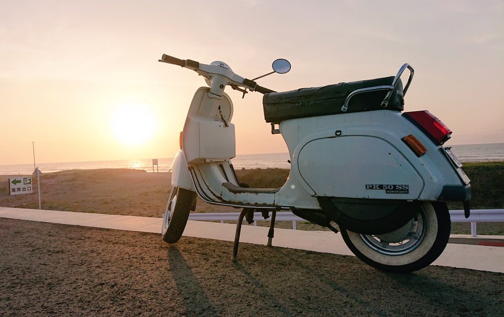 antique_cube's tweet photo. おはようございます♪
(´―`)昨日のクイズの正解でお散歩♪
正解は、Vespa PK50SSでした♪
因みに正解者は1名!
かなり惜しいVespa 50Sとの回答多数…
ちょっと意地悪な問題でしたねw
#Vespa
#PK50SS https://t.co/LvDHAueF5X