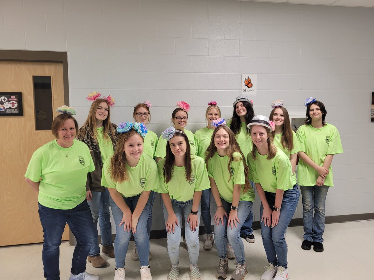 CWillis_TNHS's tweet photo. General Serve 2023.   Hats for Windsor Gardens @flyndefy https://t.co/v924GauctZ
