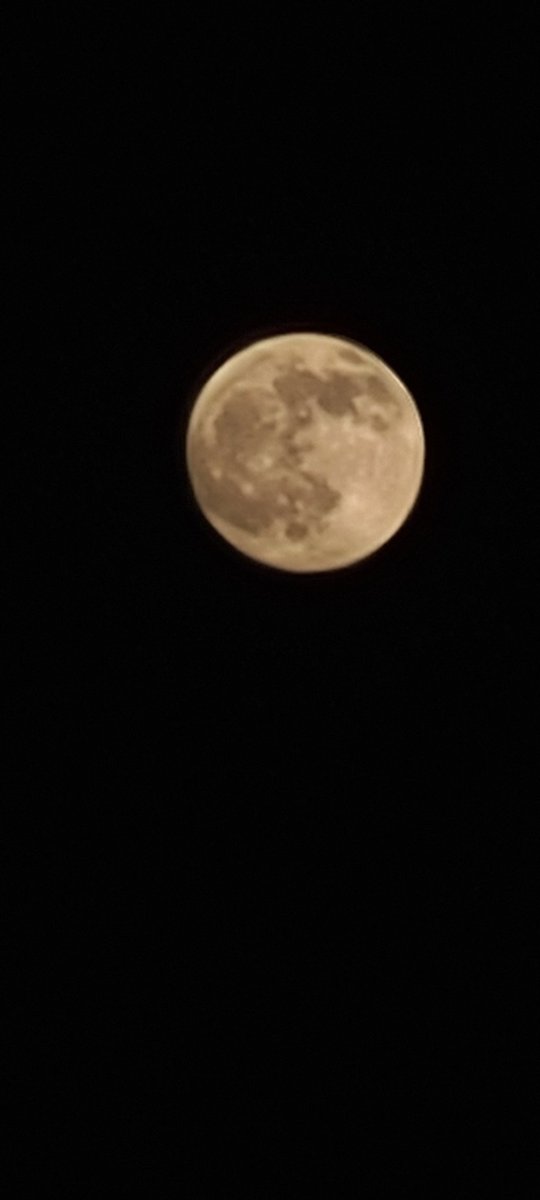 The moon right now.
#London 
#fullmoon 
#phonecamera