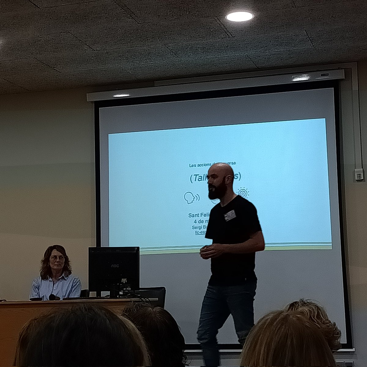 grasisoler's tweet photo. Tarda de formació a la conferència "Conversar per aprendre, aprendre a conversar" amb en Juli Palou, Doctor en filosofia i ciències de l'educació. Professor del Dep. de Didàctica de la Llengua i la Literatura de la UB. 
Amb la participació de @sergibarc Assessor LIC del @sebll8 https://t.co/Inej5poABi