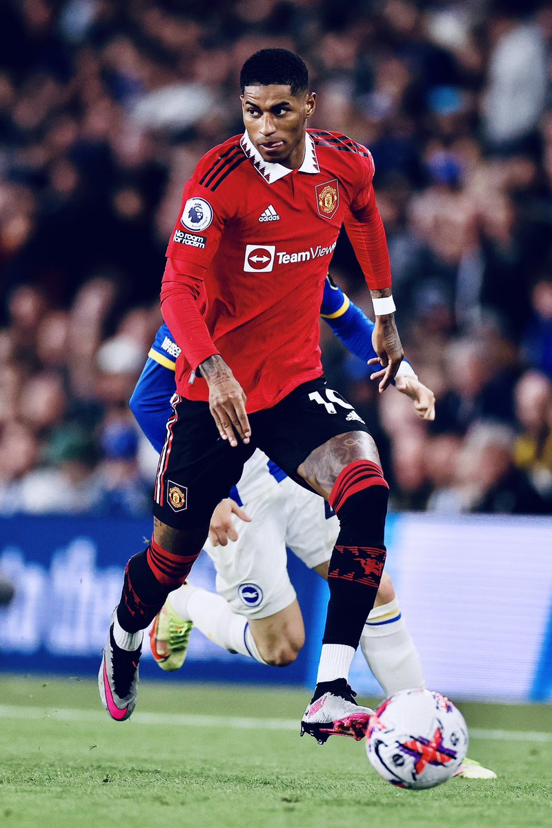 ManUtd's tweet photo. Pushing for a winner! 👊

#MUFC || #BHAMUN https://t.co/1khLb7xe0c
