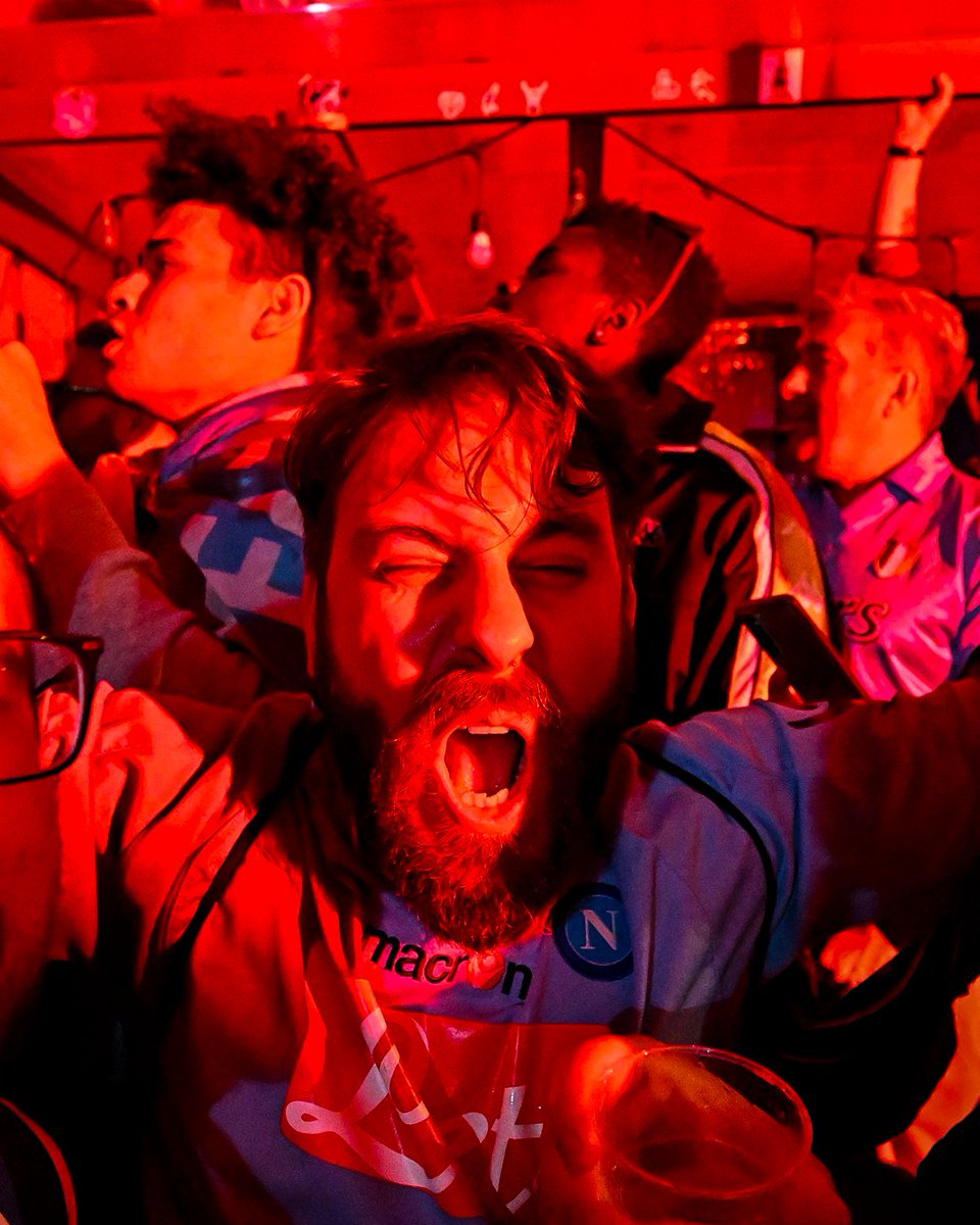brfootball's tweet photo. Naples was ready for this 🎉 https://t.co/5QNhhT6LsI