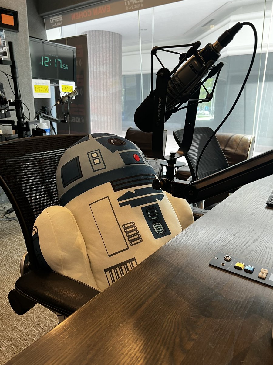 GinetteandJuice's tweet image. We have a guest at @ESPNWestPalm today 😍

#Maythe4bewithyou #beepbeepboop

@LabanowitzStone | @KLV1063