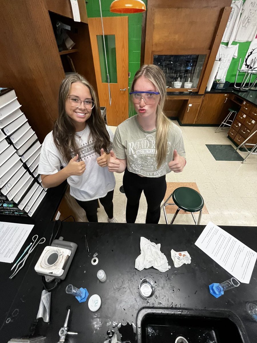 aeriannaking25's tweet photo. Coin Lab in AP Chem!! https://t.co/Q9NyvdkJol