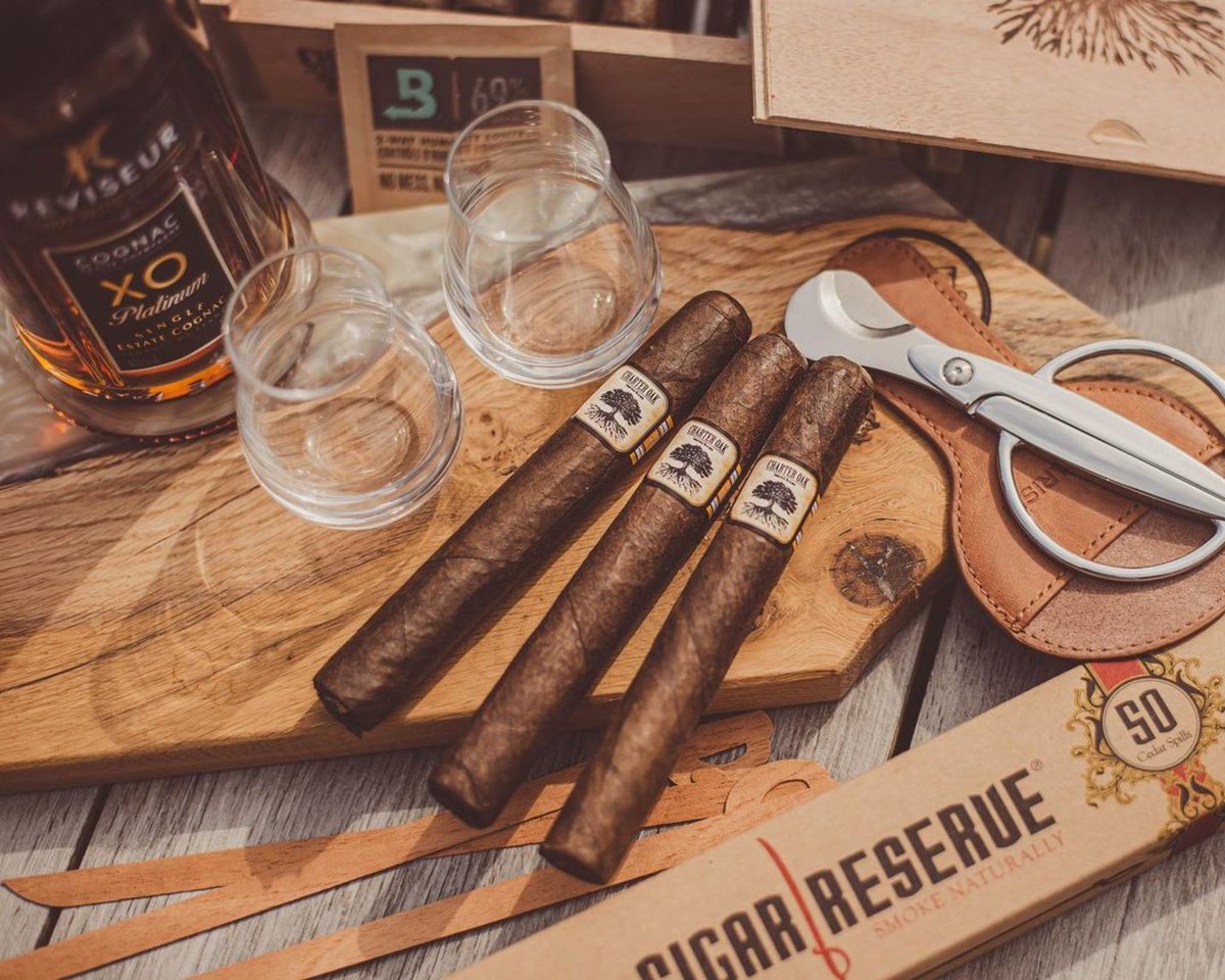 📸 @beautiful_cigar_photos
Quality & Craftsmanship

🗡 Cigar Reserve cedar spills
Taste the true flavors of your cigar without butane, sulfur, chemicals or charring.
•
•
•

#cigarreserve #cedarspills #cigars #cigar #cigarlife #cigarlifestyle #cigaraficionado #lighter #cigars