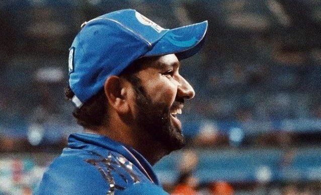 'Diwana Hua,  Mastana Hua...

Teri Chahat Main Kitna Fasana Hua
Tere Aane Ki Khushbu Tere Jaane Ka Manzar..

Tujhe Milna Padega Ab Zamana Hua'...

We all love you - Rohit Sharma 💙.