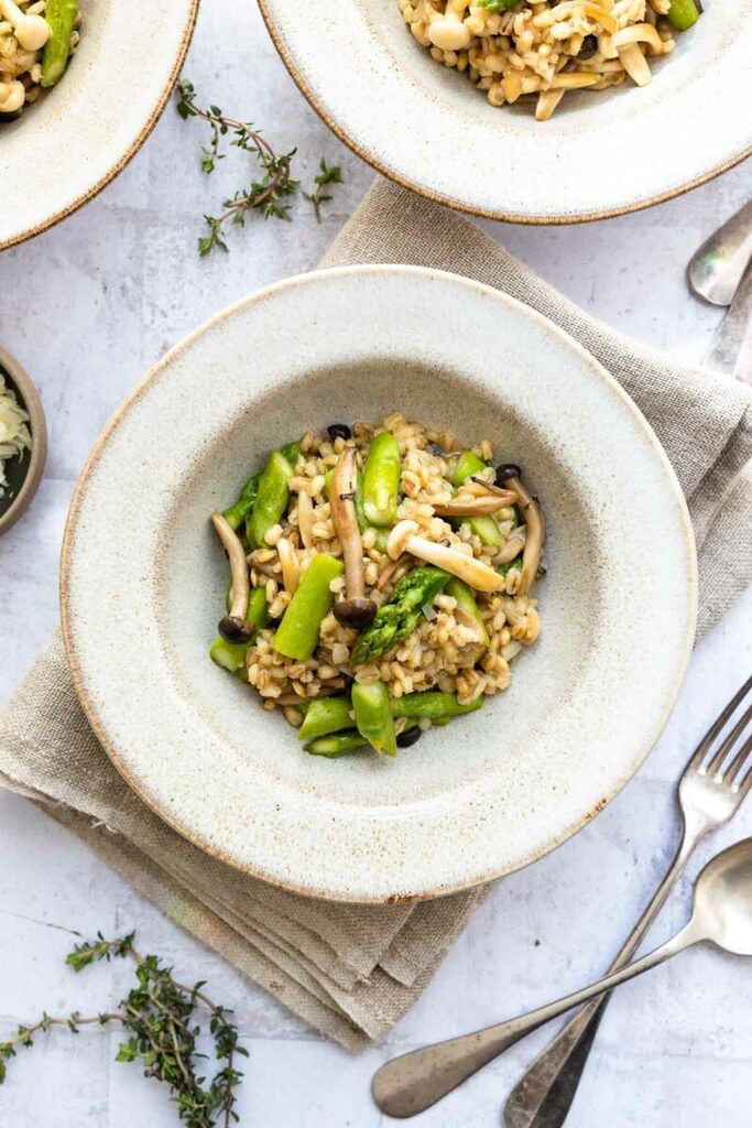 ElleRepublic's tweet photo. Graupenrisotto mit Pilzen und Spargel https://t.co/cpzJmwQMHp
