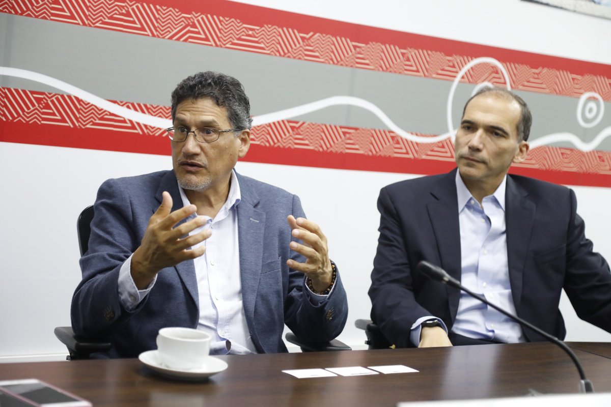 MINCETUR's tweet image. ¡Seguimos impulsando las agroexportaciones! En reunión con la #AGAP, el ministro @mathews_jc reafirmó el compromiso de continuar fortaleciendo las políticas del sector y trabajar articuladamente para que los productos 🇵🇪 lleguen a más mercados internacionales.