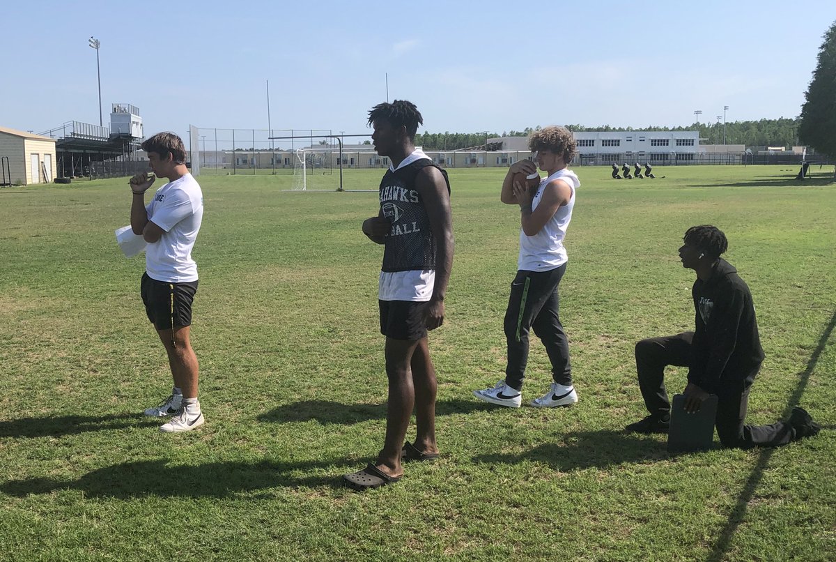 Larson_2007's tweet image. Defensive IR players taking the field at yesterday’s practice calling out D plays and coaching up the younger players.  Way to step up. @BrentMClements @BraydenLarson07 @KolinMurphy9 @dagoatscaryT