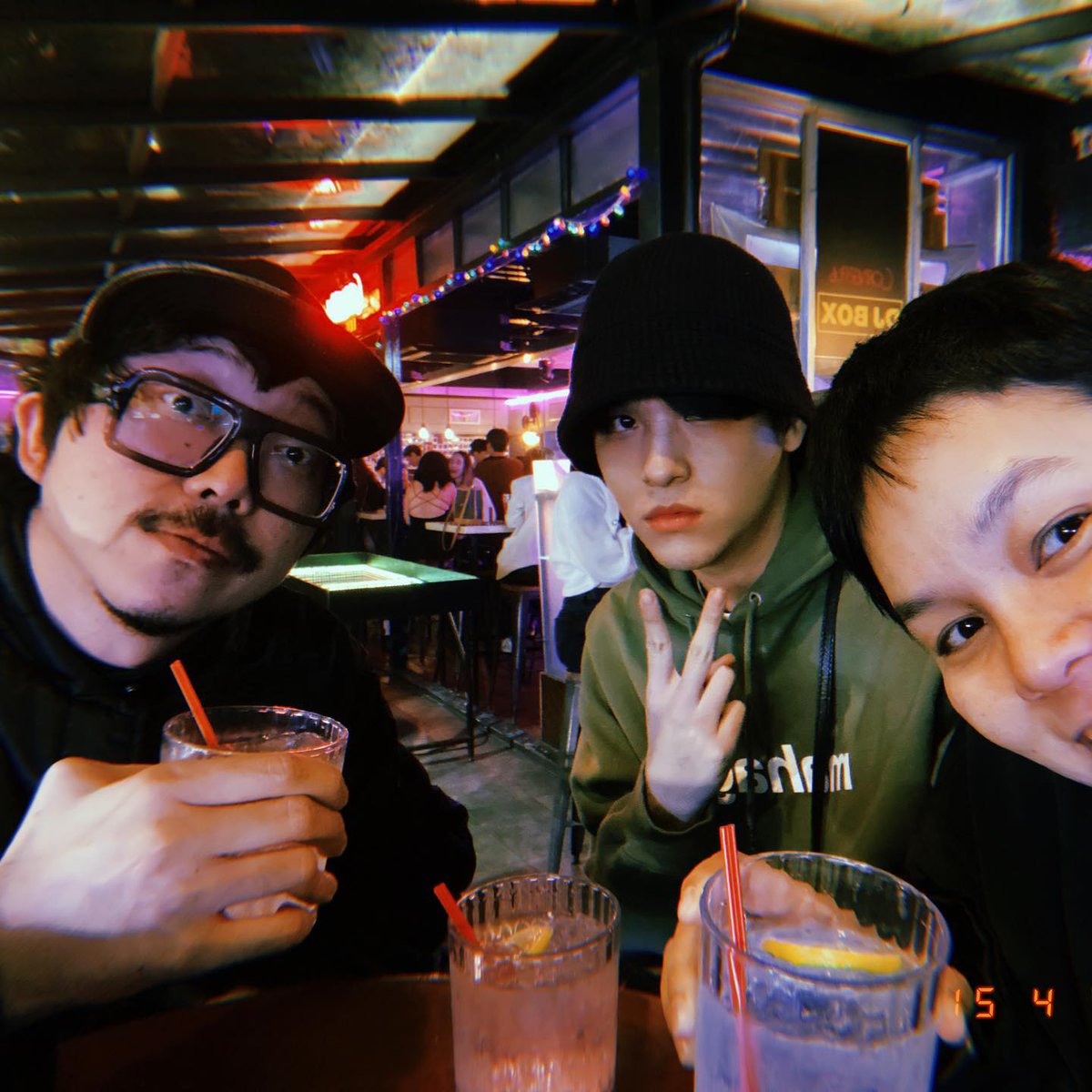 SWongraveeBR's tweet photo. 📸 030523 — Sky e amigos. 🥂☁️

#skywongravee https://t.co/7AuBXNkgAh