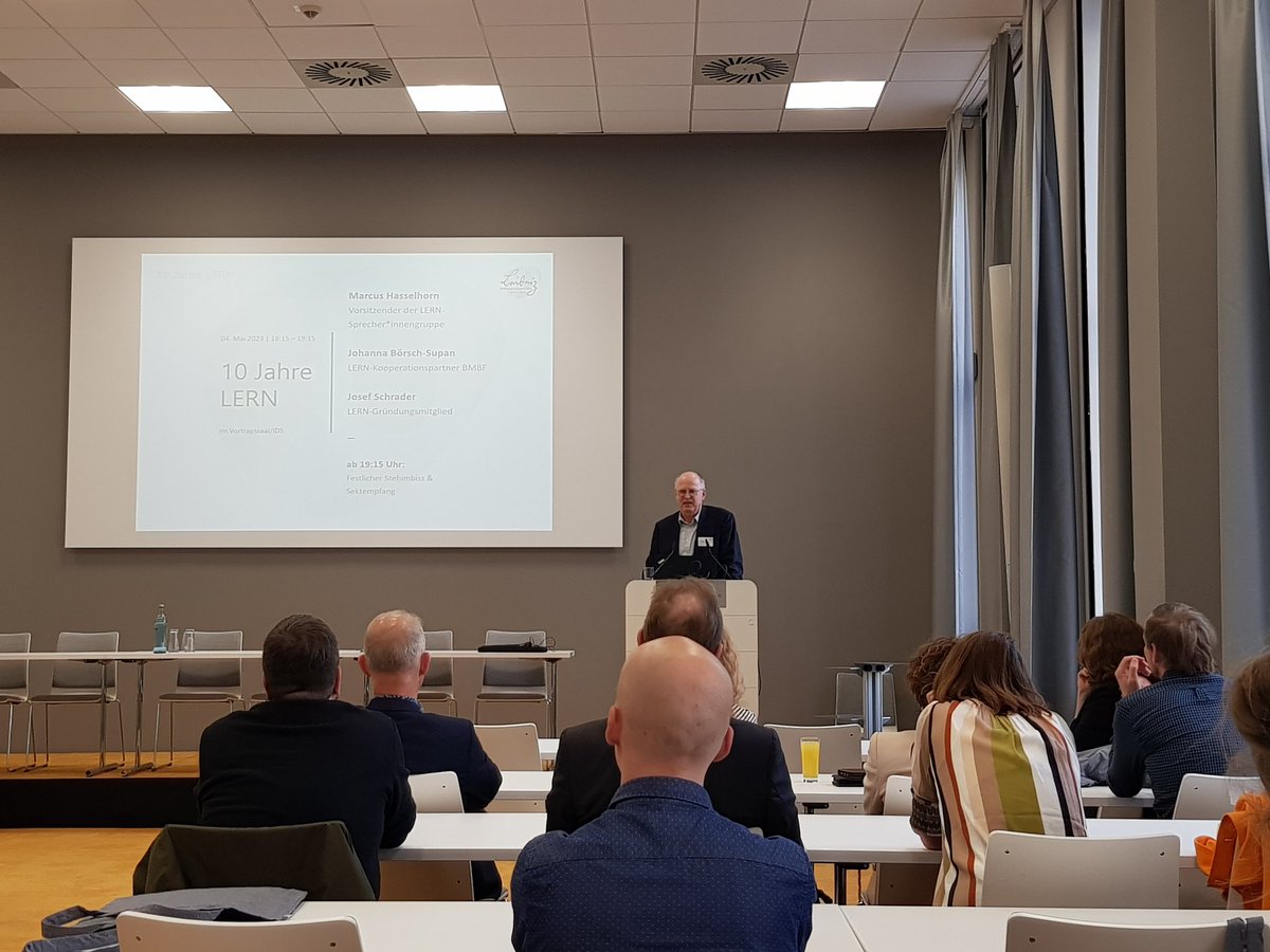 Im Rahmen der #LERNJT23 feiern wir von LERN unser 10-jähriges Jubiläum 🥳 Dazu sprechen Marcus Hasselhorn (<a href="/dipf_aktuell/">DIPF</a>), Johanna Börsch-Supan (@BMBF_Bund) &amp; Josef Schrader (<a href="/DIE_Bonn/">Deutsches Institut für Erwachsenenbildung</a>). Gefeiert wird im Anschluss 🥂