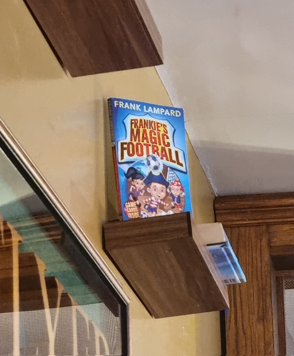 In a pub in Morecambe and I see this tactics book for 5ywar olds #lampard has made 🤣🤣🤣

#ChelseaFC #leedsunited