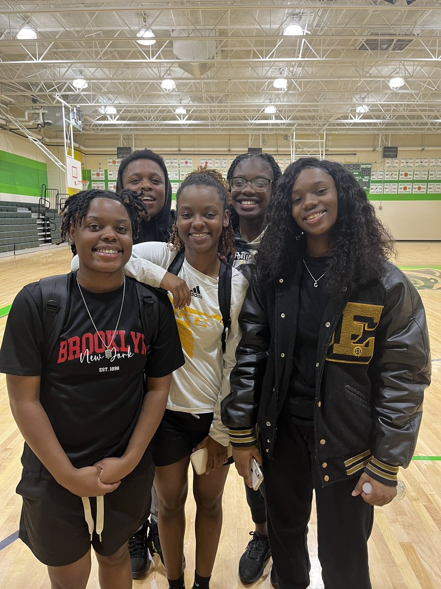 Huge thanks to Coach Gaston, Head Varsity Basketball Coach <a href="/Eisenhower_IB/">Eisenhower IB</a> and her players for coming to work with our girls today! #CONNECT <a href="/tcbmw2002/">Thomasina</a>