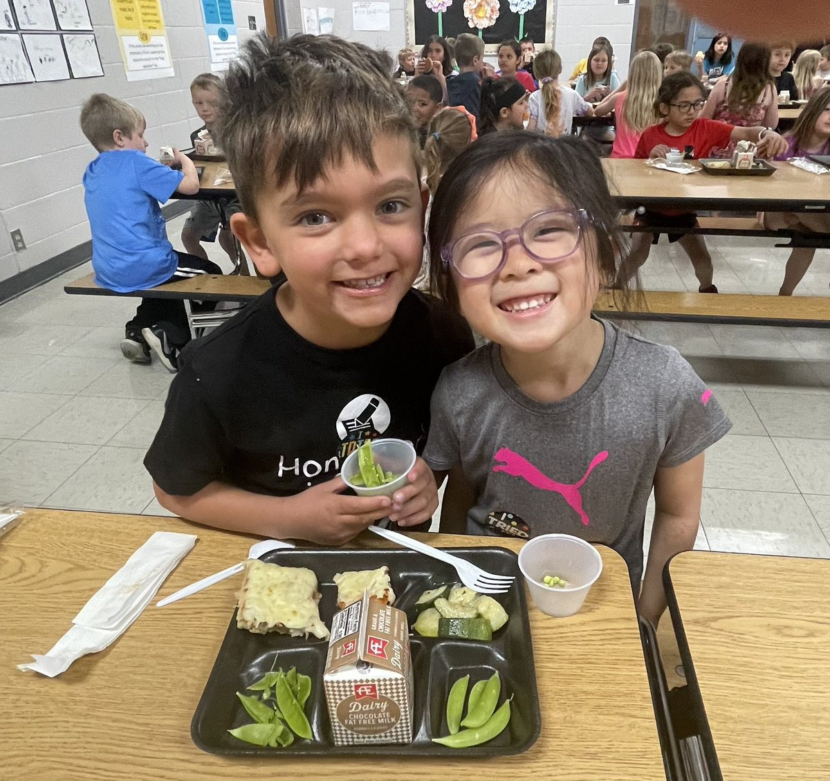 It’s Try It Thursday at <a href="/AnkenySchools/">Ankeny Schools</a> today!!  Students are trying and learning about Sugar Snap Peas.  <a href="/AnkenyNorthwest/">Northwest Elementary</a>  #wefeedkids