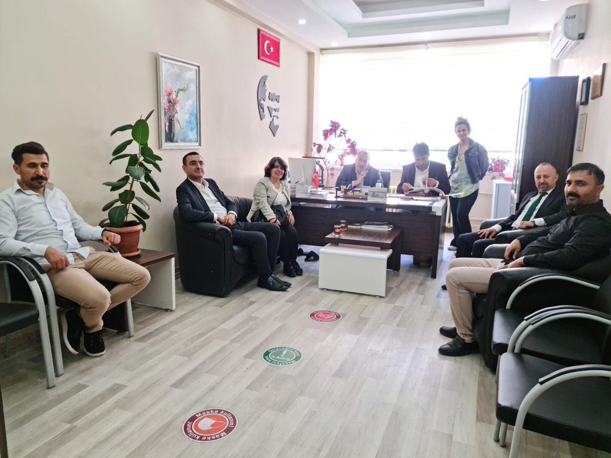 mervan09110519's tweet photo. Mardin Ticaret Meslek Lisesi Muhasebe Bölümü öğrencileri ile bir araya gelerek Muhasebe ve Mali Müşavirlik hakkında bilgilendirme toplantısı yaptık. Okul müdürü Veysi DEMİR , Abdulhakim KAYA ve tüm hocalarımıza misafirperverliklerinden ötürü teşekkür eder, başarılar dileriz https://t.co/bLoRkFv4SM