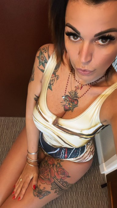 #May4thBeWithYou  @shinyvideos https://t.co/F1DIXYtUtq<a href="/tag/may4thbewithyou"class="tags">#May4thBeWithYou</a><a class="tags" href="/tag/shinyvideos">@shinyvideos</a>