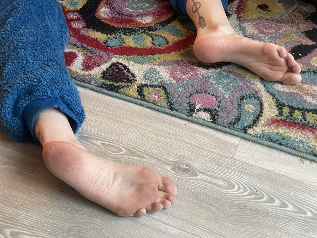 vicky_feet22's tweet photo. @loveforf33t1 @l0verforf00t @CutieTootsie02 https://t.co/s6Hjq3xoBe