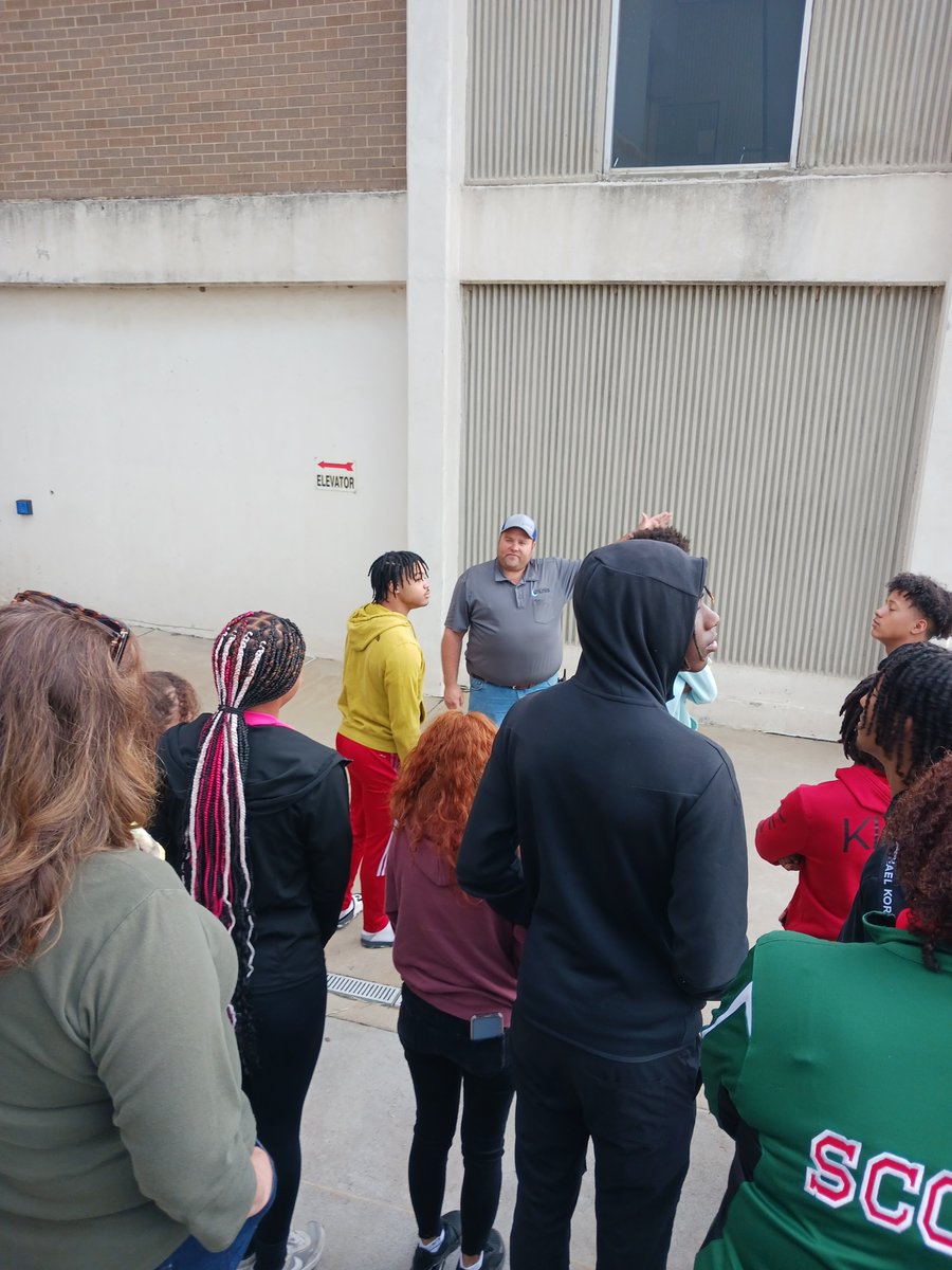 WSUEFC's tweet image. EFC Program Managers, Jeff &amp;amp; Michelle, are in @cityoftopeka talking with high schoolers about water and wastewater utility careers.  Topeka water staff are joining the conversation too!  Learn about Work in Water at buff.ly/3NEj5Hm   #waterworkforce #careers #workinwater