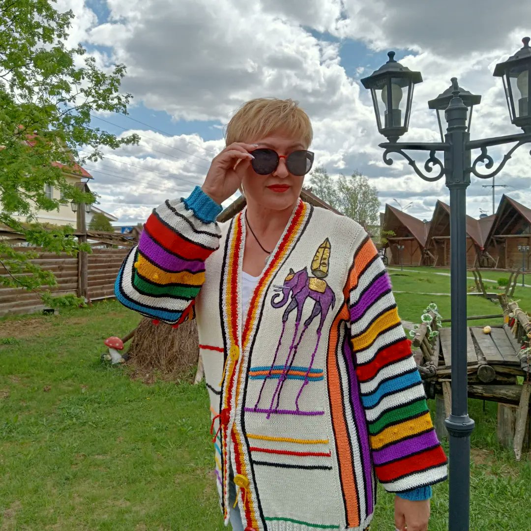ElleDuke1's tweet photo. Знаете,мне проще связать ещё один кардиган,чем сфотографировать его.Причём даже попросить некого.Только муж @GarikSable а вы ведь знаете как фотографируют мужья 🤦
Смотришь на получившиеся фото и думаешь:"Милый, когда Бог раздавал руки и глаза, за чем стоял ты?"
#ElleDuke https://t.co/mQTboXdEzF