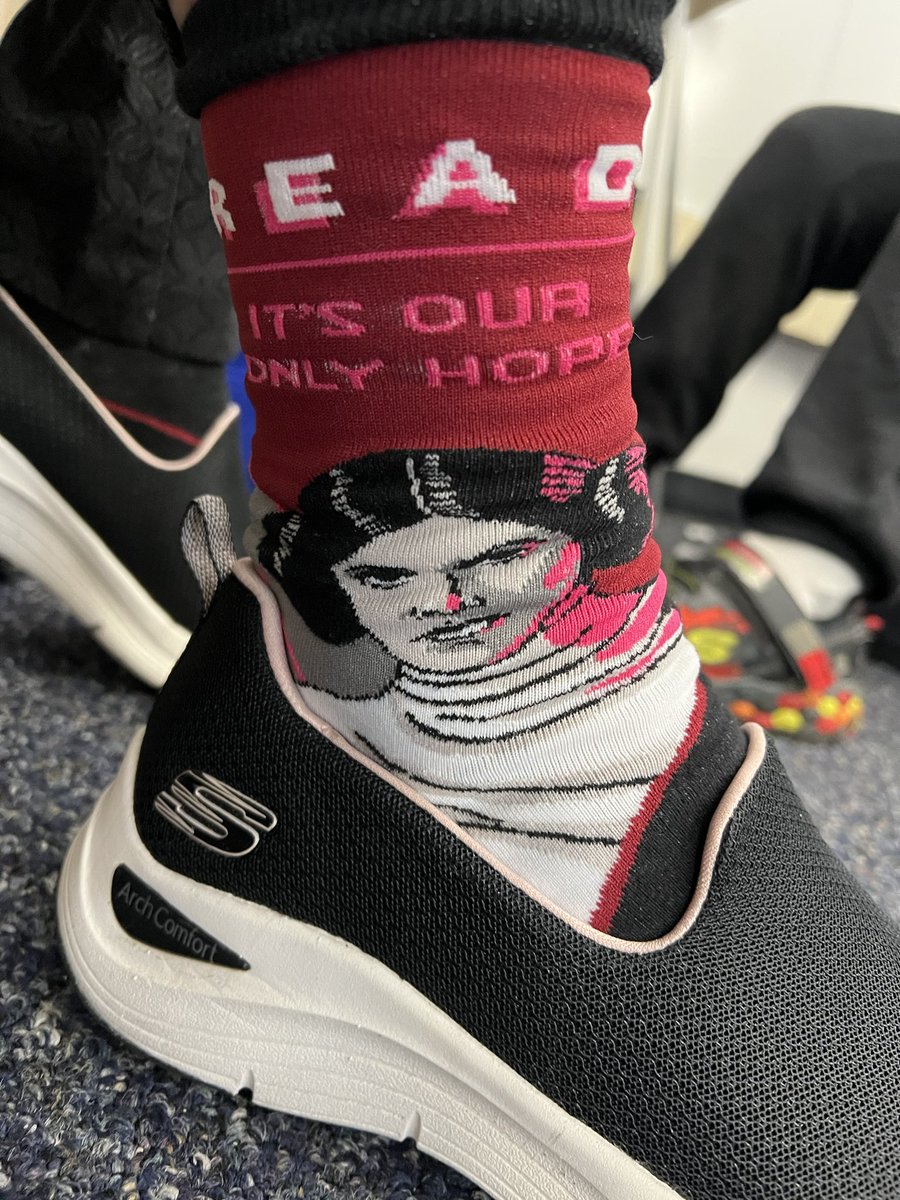 MrsReuterskiold's tweet photo. #READ #May4thBeWithYou https://t.co/E5IEhIshgC