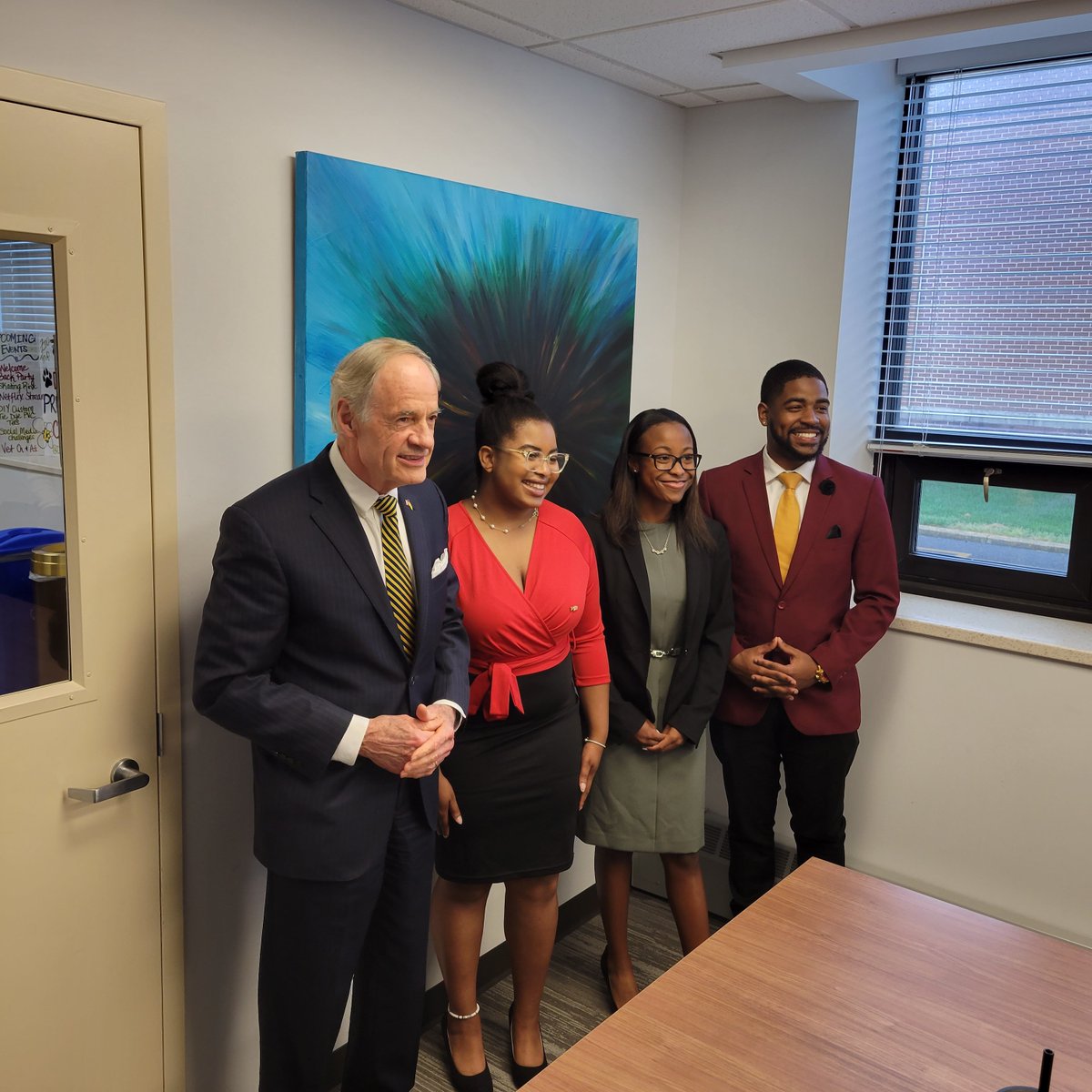 madthrush's tweet image. This week 3 #DelState Natural Resources students (with @alaskawild) met with Senator Tom Carper to ask for his support for the Arctic Refuge Protection Act HR274/S282 which would designate 1.5 mil acres as wilderness in the ANWR. 

#eduDE #netde #DSU #Delaware