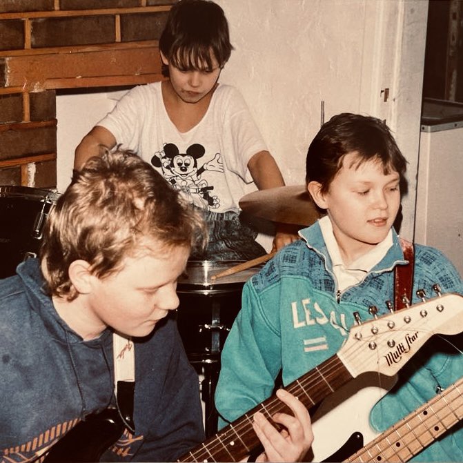jpkalliomusic's tweet photo. #throwbackthursday My first band. Well, the first one that played actual instruments 😂
#throwbackthursdays #memories #myfirstband #jpkallio https://t.co/Q68QZ70re7
