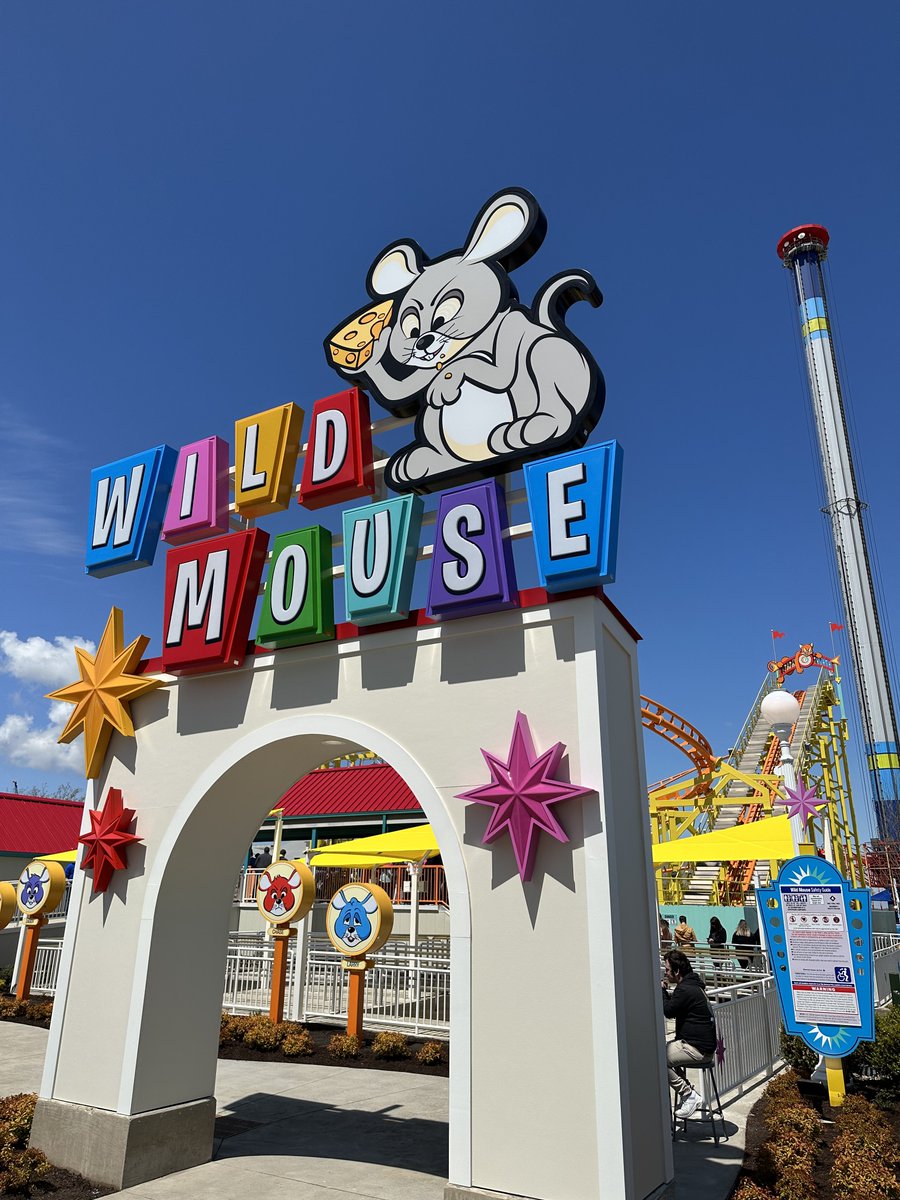 This ride looks so vibrant! 

#CedarPoint #TheBoardwalkCP