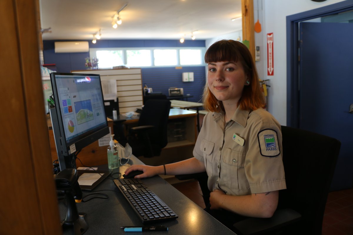 CraigleithPP's tweet photo. Are you looking for summer job? 

Craigleith is looking for gate attendants and maintenance workers.

Brush up your resume and drop it off this weekend at the Craigleith Provincial Park Office between the hours of 8:00 am – 4:00 pm. https://t.co/YOqsgA138T