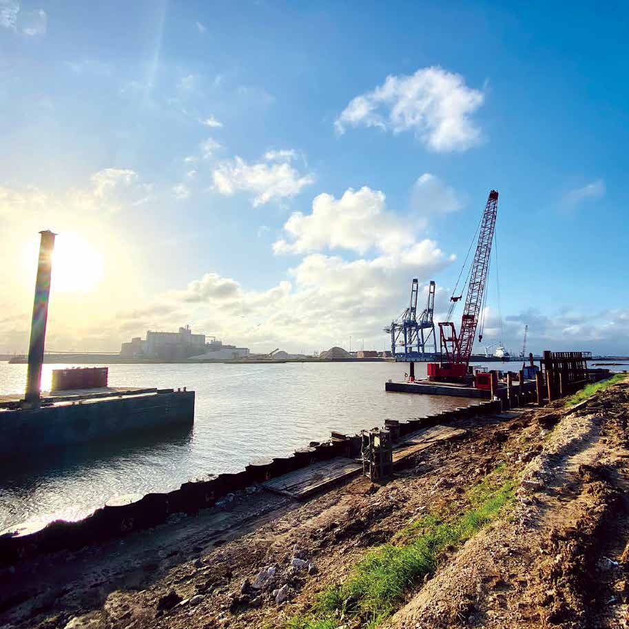 MarineConstNews's tweet image. McCarthy Building Companies beats hurricane season deadline to protect levees with 3,000-linear-foot steel combi-wall at Freeport Harbor Channel. #marineconstruction #hurricaneprotection #McCarthyBuildingCompanies bit.ly/3A4iSW8