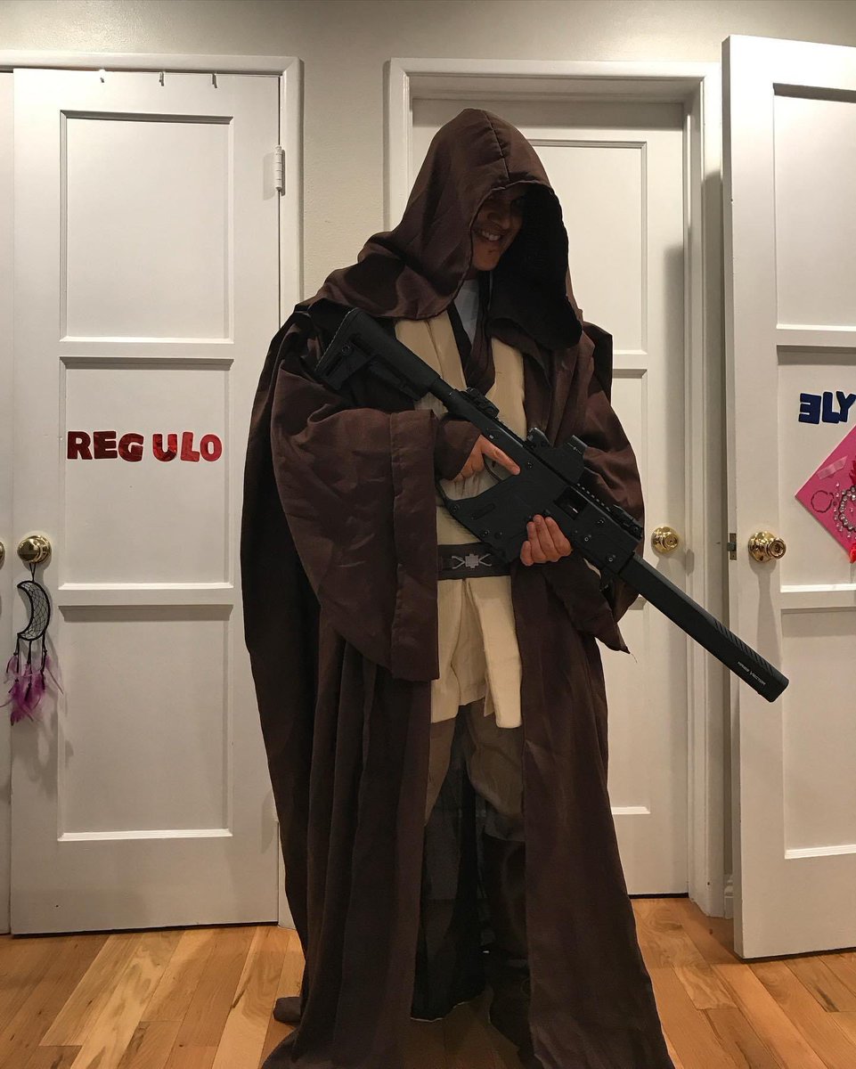 ReguloCaro's tweet photo. May the 4th be with you😎 #starwars https://t.co/XlBtHrnxqL