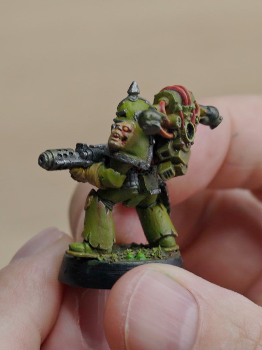 CoreMiniatures's tweet photo. @warhammer Let’s go full nostalgia with one of my oldest painted mini. A Plague Marines that I painted back in… damn..! 1996. https://t.co/OQHpj7QZrc