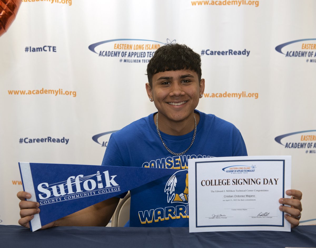 AcademyLI's tweet photo. Congrats to Cristian Ordonez Majano, a student in #MillikenTech's #LawEnforcement program. This @comsewoguepride Senior has committed to attend @SUNYSuffolk in the Fall. He is now #CollegeReady. @SkillsUSA #skillsusanationalsigningday
#nationalsigningday2023
#timetotradeup https://t.co/8ATObT1pvj