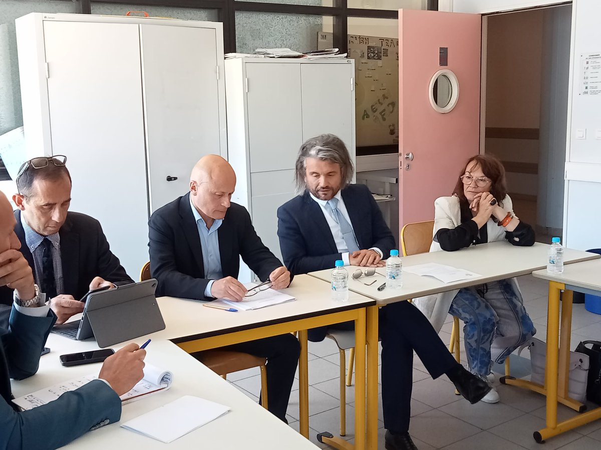 Cet après-midi, le recteur a visité le collège de Montesoro. Il a été accueilli par les élèves de #SEGPA à la brasserie. Puis les membres du comité technique de la Cité éducative de Bastia se sont réunis, en présence du principal, de @LCtig &amp; l'adjointe au maire de <a href="/Cita_Bastia/">Cità di Bastia</a>.